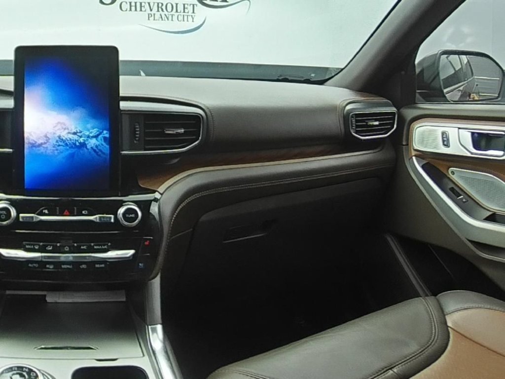 Used 2022 Ford Explorer King Ranch w/ Premium Technology Package RWD image 15