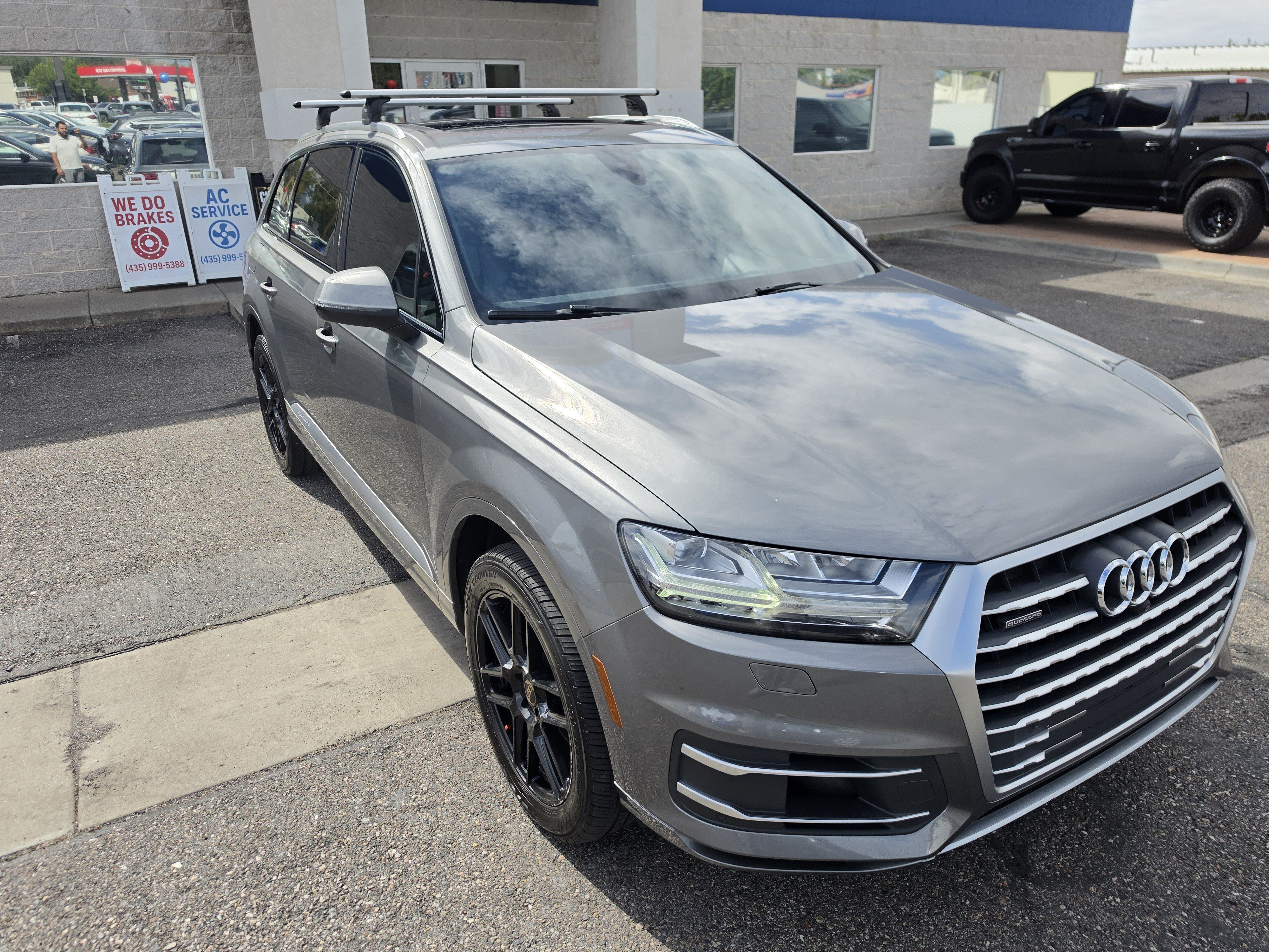 Used 2017 Audi Q7 3.0T Premium Plus w/ Premium Plus Package AWD/4WD image 9