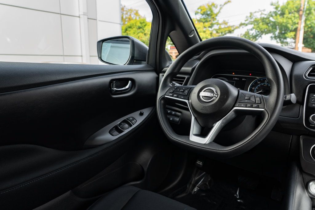 Used 2025 Nissan Leaf S FWD image 11