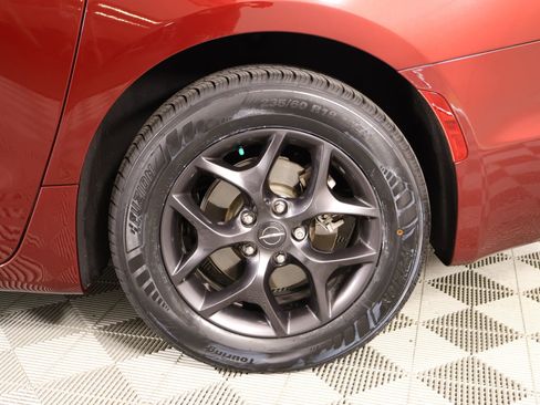 Used 2018 Chrysler Pacifica Limited w/ Advanced Safetytec Group image 22