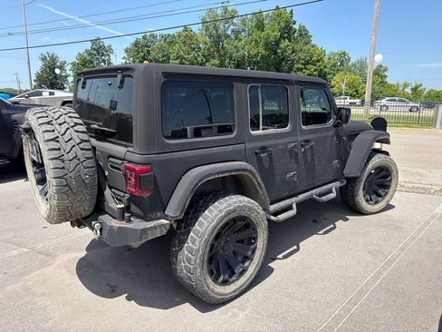 Used 2018 Jeep Wrangler Unlimited Rubicon AWD/4WD image 3