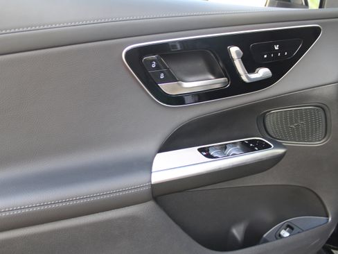 Used 2025 Mercedes-Benz GLC 350e 4MATIC image 20