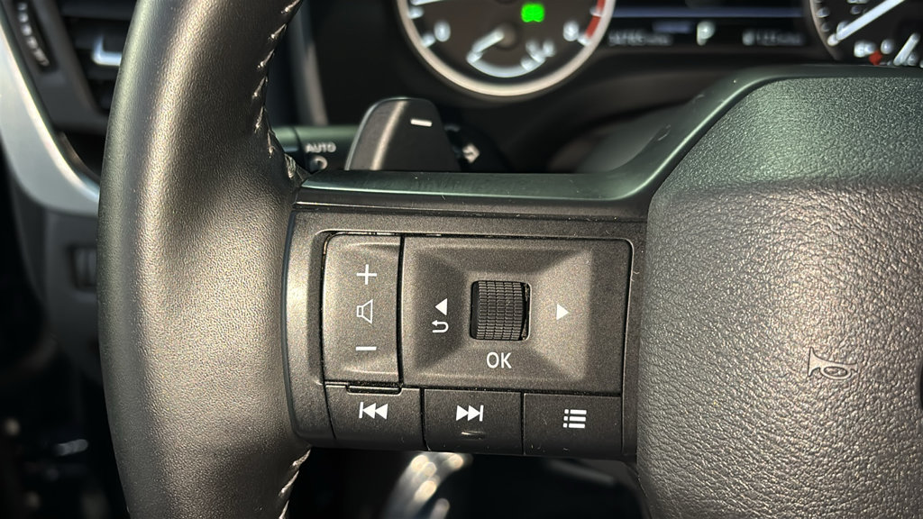 Used 2025 Nissan Rogue SV FWD image 16