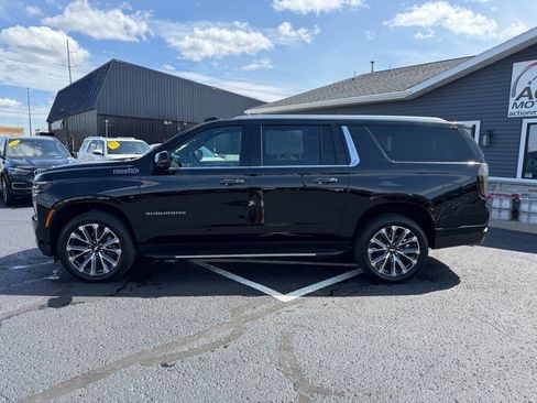 Used 2025 Chevrolet Suburban High Country AWD/4WD image 2