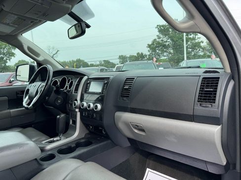 Used 2014 Toyota Sequoia SR5 AWD/4WD image 21