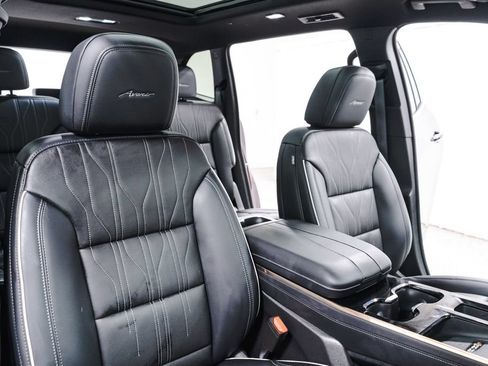 Used 2026 Buick Enclave Avenir w/ LPO, Floor Liner Package AWD/4WD image 37