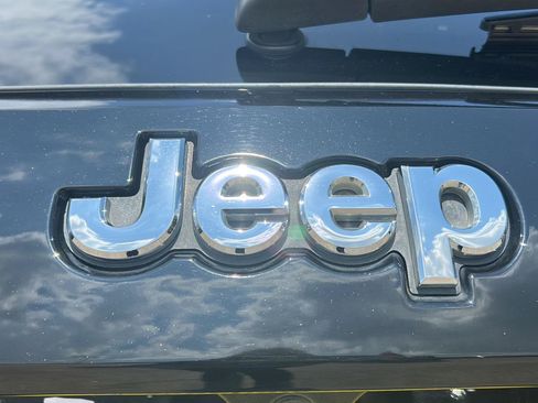 Used 2022 Jeep Grand Cherokee Laredo E w/ Security & Convenience Group AWD/4WD image 25