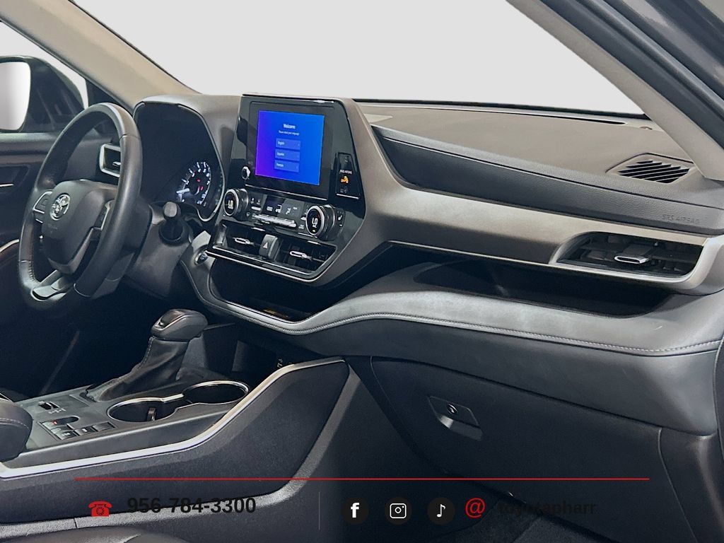 Used 2025 Toyota Highlander XLE FWD image 29