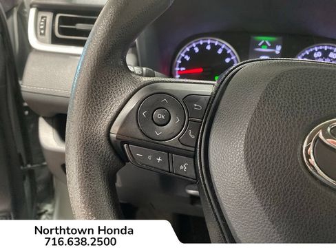 Used 2021 Toyota RAV4 XLE FWD image 21