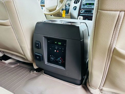 Used 2013 Ford Expedition XLT image 10