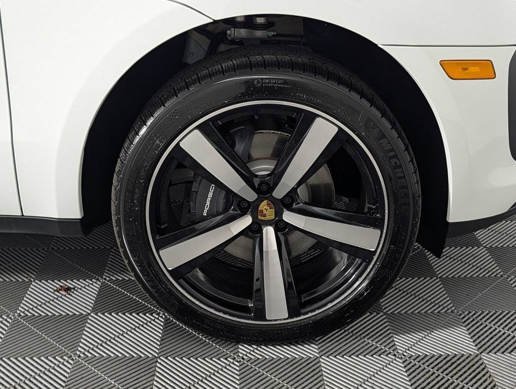 New 2026 Porsche Macan AWD/4WD image 14