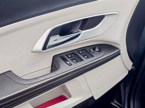 Used 2010 Chevrolet Equinox LS image 11