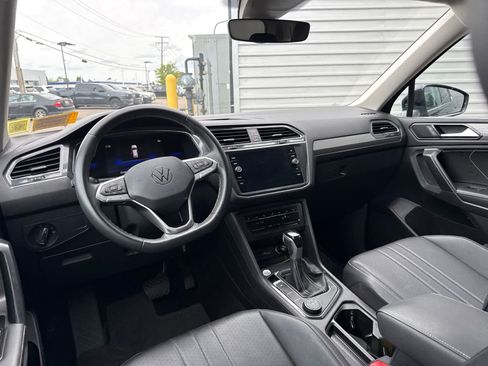 Used 2023 Volkswagen Tiguan SE AWD/4WD image 11