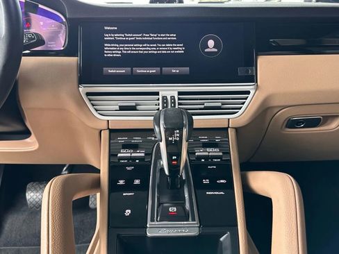 Used 2022 Porsche Cayenne image 14