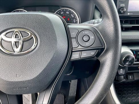 Used 2021 Toyota RAV4 XLE w/ Carpet Mat Package (TMS) AWD/4WD image 18