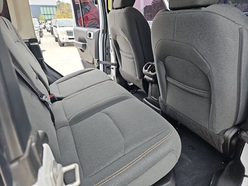 Used 2024 Jeep Wrangler Unlimited image 14