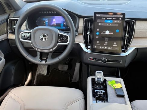 New 2026 Volvo XC90 B5 Plus w/ Protection Package Premier AWD/4WD image 11