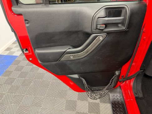 Used 2015 Jeep Wrangler Unlimited Sport w/ Quick Order Package 24S AWD/4WD image 8