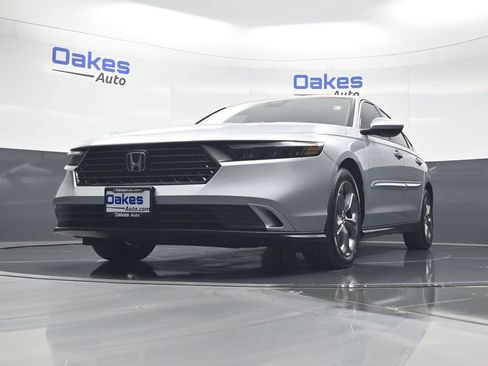 Used 2023 Honda Accord EX image 38