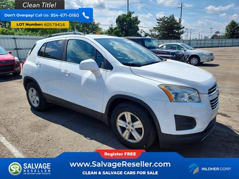 Used 2016 Chevrolet Trax LT w/ LT Sun and Sound Package FWD image 5