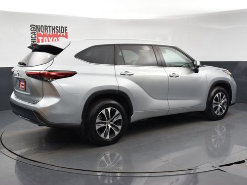 Used 2022 Toyota Highlander XLE image 4