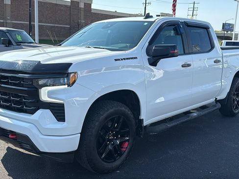 Used 2023 Chevrolet Silverado 1500 RST w/ Redline Edition AWD/4WD image 3