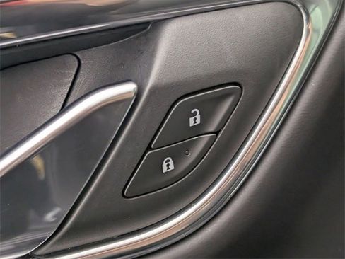 Used 2023 GMC Yukon SLT image 11