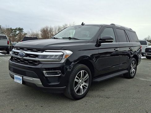 Used 2024 Ford Expedition Limited image 3