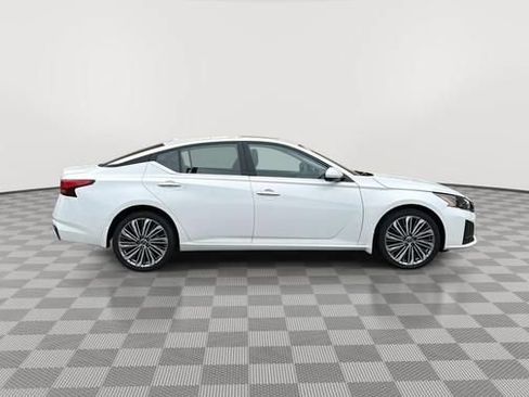 Used 2023 Nissan Altima 2.5 SL AWD/4WD image 2