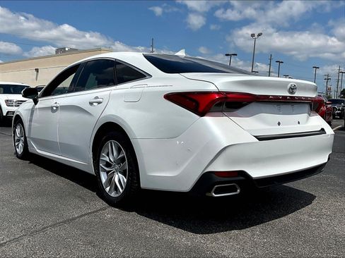 Used 2019 Toyota Avalon XLE w/ Moonroof Package FWD image 4