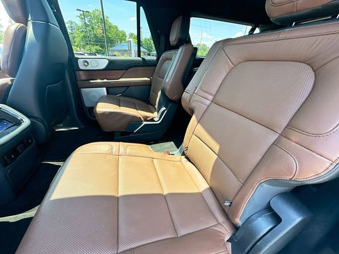 Used 2022 Lincoln Navigator L Reserve AWD/4WD image 4