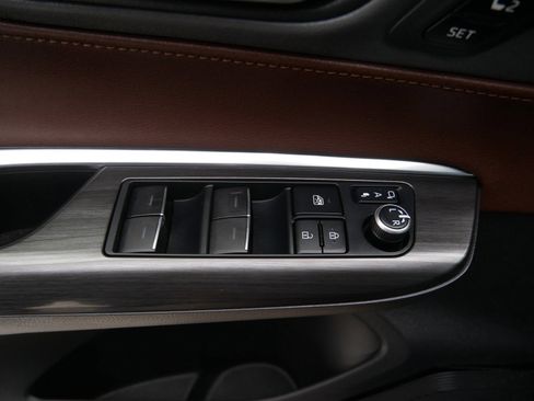 Used 2021 Toyota Venza Limited w/ Advanced Technology Package image 17