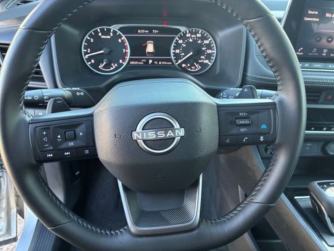 Used 2025 Nissan Rogue SV image 30