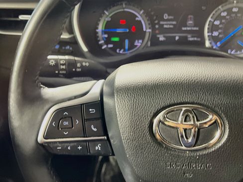 Used 2021 Toyota Highlander XLE FWD image 19