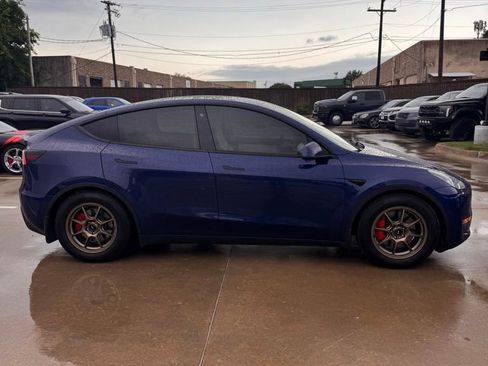 Used 2022 Tesla Model Y Performance AWD/4WD image 9
