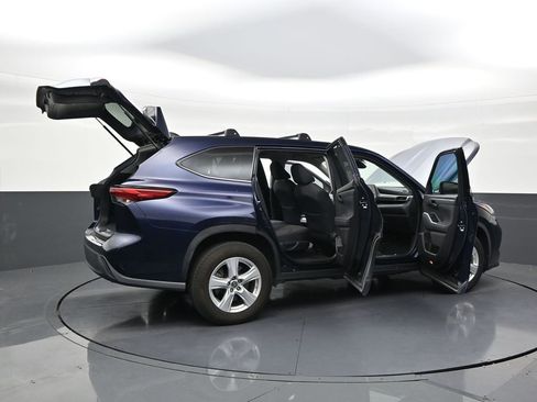 Used 2022 Toyota Highlander L image 28