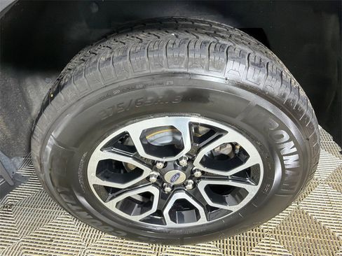 Used 2024 Ford Expedition XLT image 21