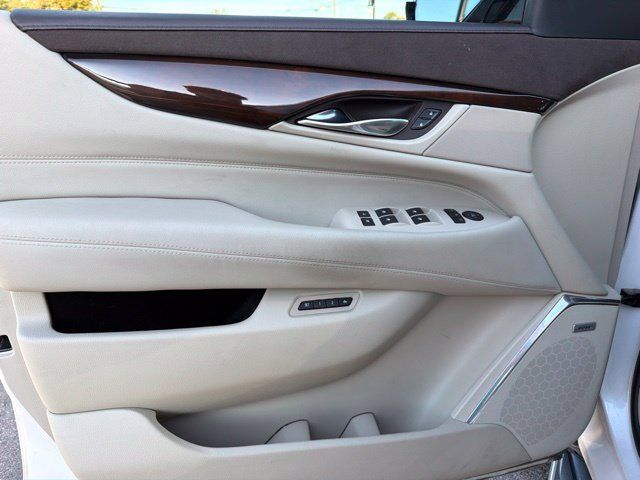 Used 2017 Cadillac Escalade Luxury RWD image 22