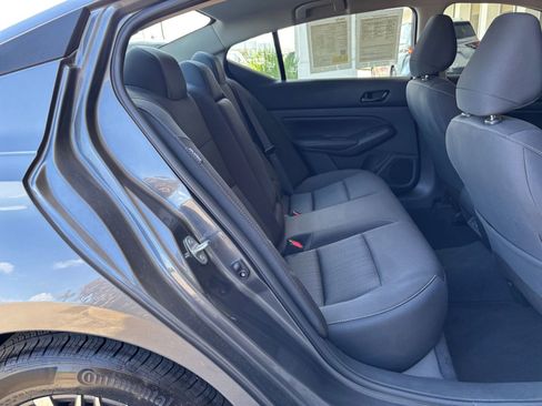 Used 2025 Nissan Altima 2.5 SV FWD image 40