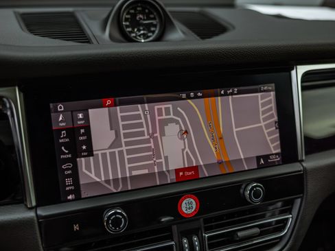 Certified 2023 Porsche Macan S AWD/4WD image 23