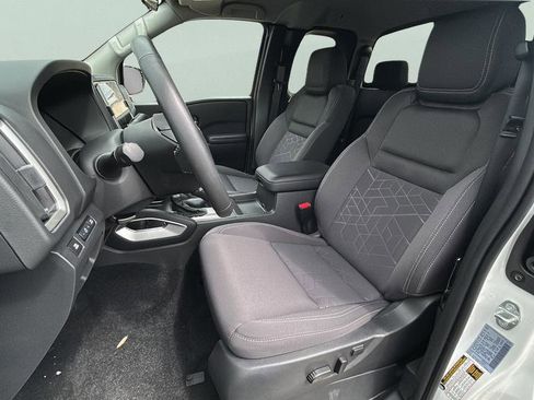 Used 2025 Nissan Frontier SV w/ SV Convenience Package RWD image 13