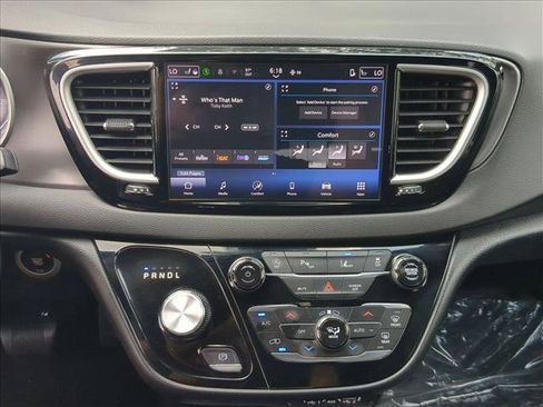Used 2025 Chrysler Pacifica Select FWD image 14