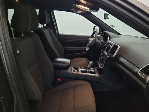 Used 2020 Jeep Grand Cherokee Laredo AWD/4WD image 21