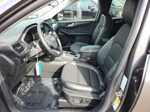 New 2025 Ford Escape Base image 2