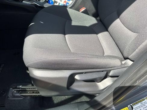 Used 2022 Toyota Corolla Cross LE FWD image 21