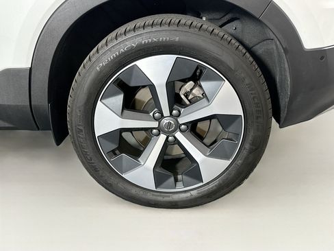 Used 2025 Volvo XC40 B5 Plus AWD/4WD image 11