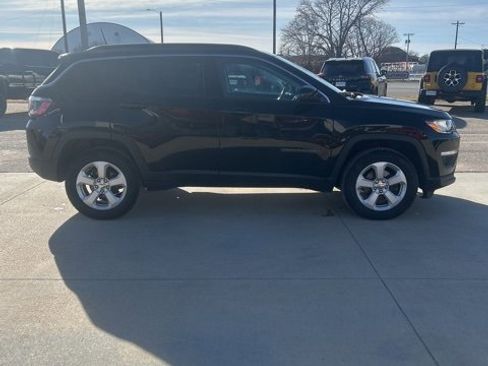 Used 2018 Jeep Compass Latitude w/ Popular Equipment Group image 5