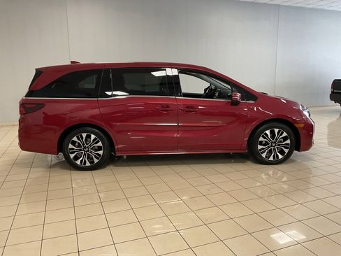 Used 2025 Honda Odyssey Elite image 6