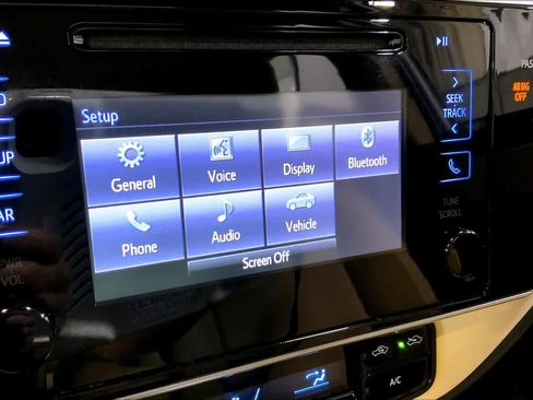 Used 2017 Toyota Corolla LE image 34