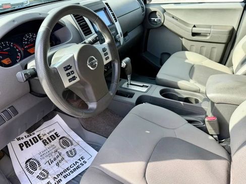 Used 2015 Nissan Xterra X AWD/4WD image 2